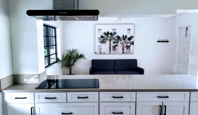 Boca Raton Home with private heated pool, close to FAU, Beach & Mizner!