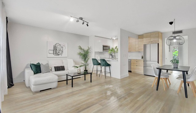 Boca Raton Villa Resort-Peaceful Condo with Pickleball, Pools and Gym