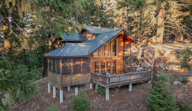 Boccard Point Cabin w/Jacuzzi and Wood Stove at Green Springs Inn