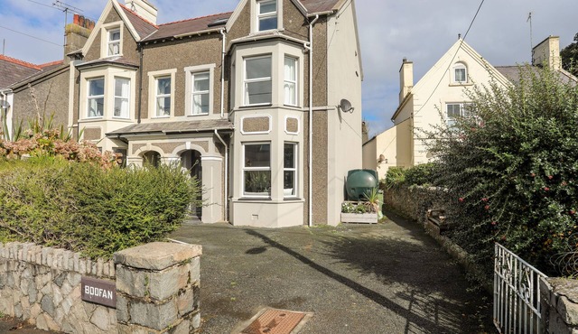 BODFAN - MORFA NEFYN, pet friendly, with a garden in Morfa Nefyn