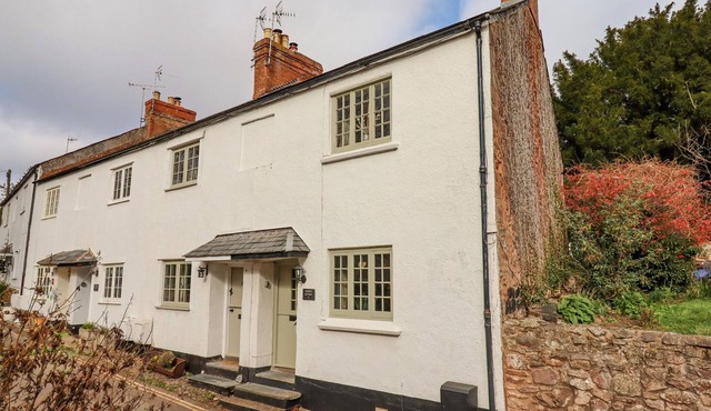 BODKIN COTTAGE, pet friendly, character holiday cottage in Dunster