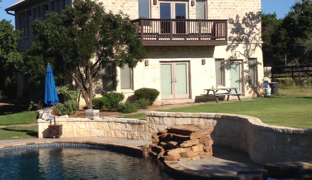 Boerne Hill Country 3000 Sq Ft Guest House with Pool on 5 Enclosed Acres, Sleeps 12