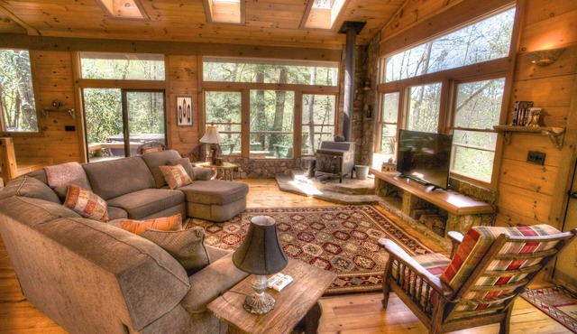Bogg's Mtn Lodge – Free Spring Night