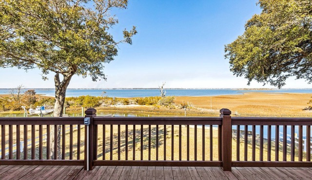 Bogue Sound Cottage with Boat Dock & Pet Friendly