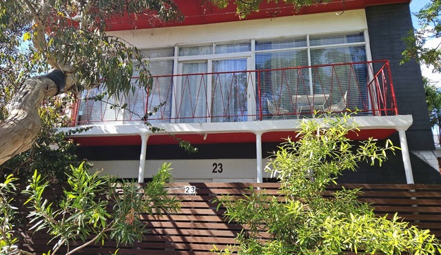 Bohemian Beach Bliss 1 mins walk to the beach and 3 mins to Semaphore shops!