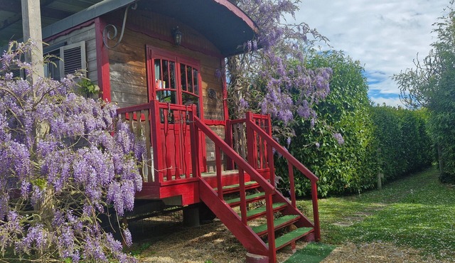 Bohemian Cottage in Caravan for 2–4 Guests near Honfleur with Pool