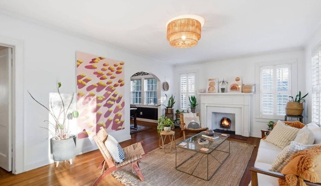 〰️ Bohemian Cottage-Huge Yard-Great Location〰️