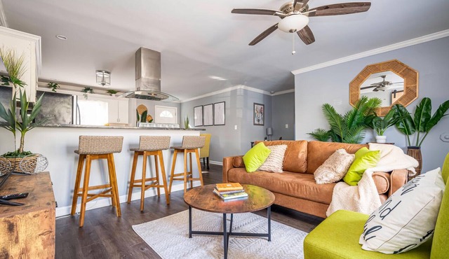 Bohemian Dream House-Family 4bdrm-Large Deck - Near Mercedes Benz Stadium