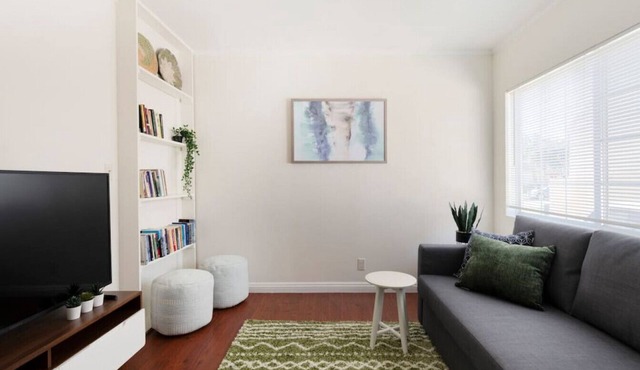 Bohemian Inspired Home: with a Roomy Queen Bed, High-Speed Internet, Your Own Patio, and On-Site Laundry.
