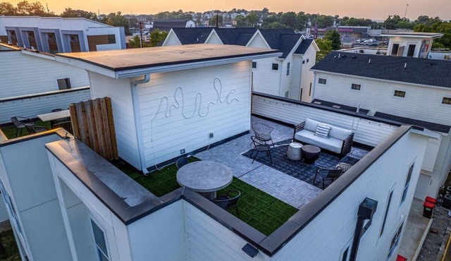 Bohemian Luxe 234–Rooftop Deck–Sleeps 8
