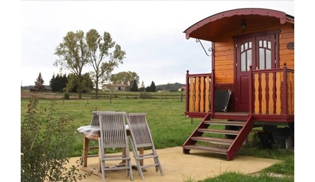 bohemian stay on the farm, aboard a comfortable and warm trailer