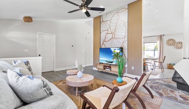 Bohemian Tropical Paradise Palm Harbor. Pool Home. 10mins to Honeymoon Island.