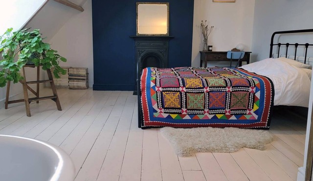 Bohemian, Victorian Maisonette with stunning city views and high ceilings!