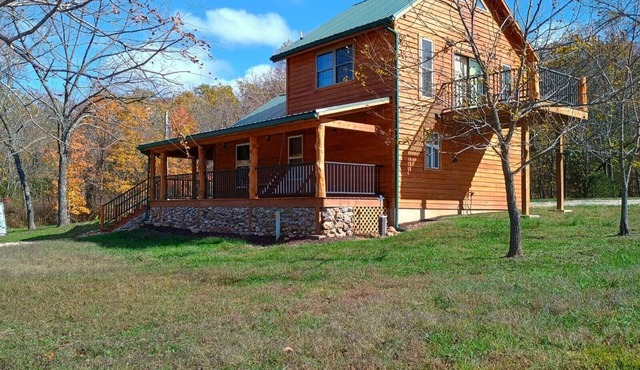 Bohio Retreat: 42 Acres 2B Steelville Cabin w creek