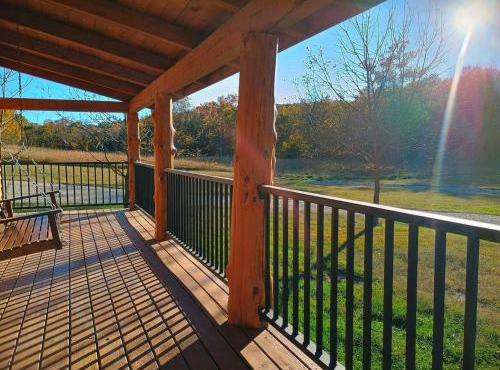 Bohio Retreat - 42 Acres 2B Cabin with Scenic Views