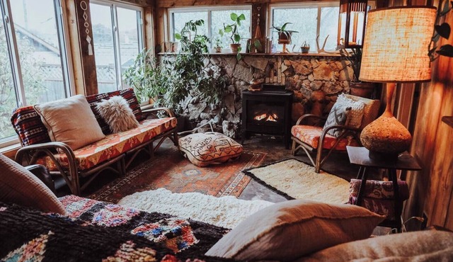 Boho Art cottage in hip Bay View, Milw neighborhood- 3bed, Sauna, Hot Tub