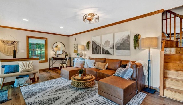 Boho Bungalow- Chic cabin with great private deck , dock and fire pit