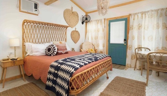 Boho Bungalow on the Edge of Canyon