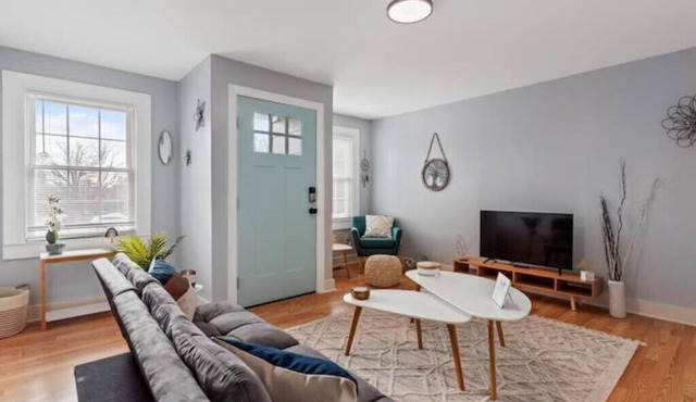BOHO BUNGALOW - STEPS FROM HISTORIC DOWNTOWN APEX