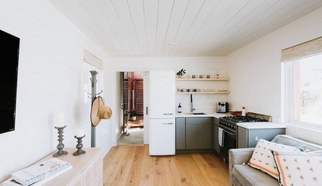 BoHo Bungalow Steps from Beach! 30+ Day Stays Only