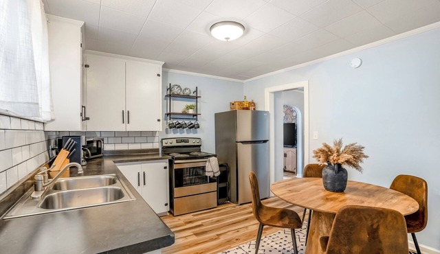 BoHo by the Beach: Charming 2-bedroom apartment in the heart of Port Clinton