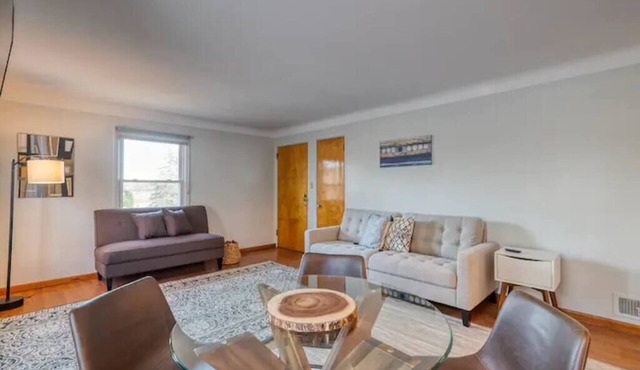 Boho Chic 2 Bedroom Close to Stadium & UM