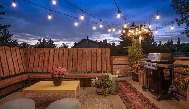 Boho-Chic Birdhouse Retreat | Fast Access to Banff