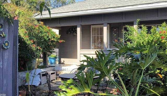 Boho-Chic Bungalow: 5 Mins to Downtown & Airport nspacious one bedroom San Diego
