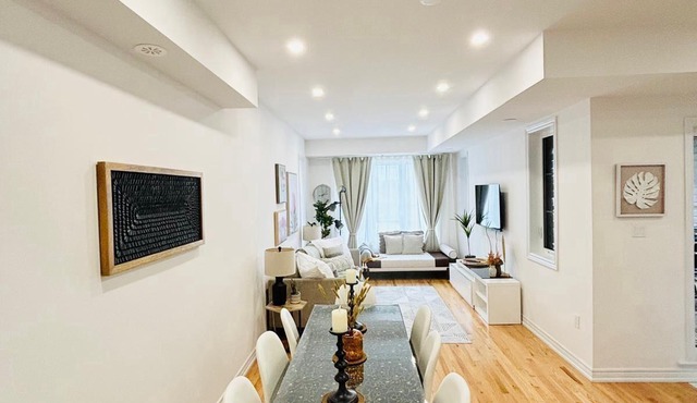 Boho Chic Markham Family Stay, Special Summer Price!