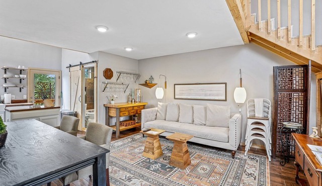 Boho Chic Mountain Loft | Walk to Downtown & NAU | AC, Gas Fireplace, Balcony with Grill