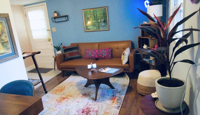 Boho-Chic Studio Unit 1: Garden Views, Cozy, Calm & Cool