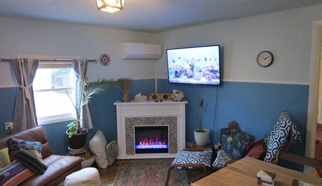 Boho-Chic Style: Furnished, Fireplace, Hardwood Floors, W/D, Calm, Quiet & Cool