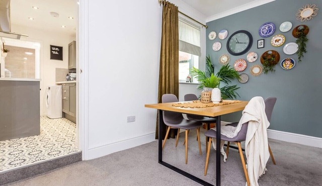 Boho Chic - Stylish Home in City Centre, Sleeps 4