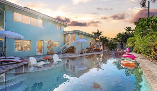 Boho Chic Villa I Pool & Spa I Game room Retreat and Private Cinema I EV charger