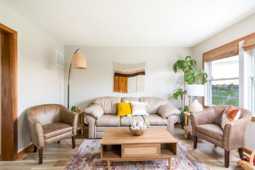 Boho Cleveland Bungalow - Sun-Drenched 2BR with Deck