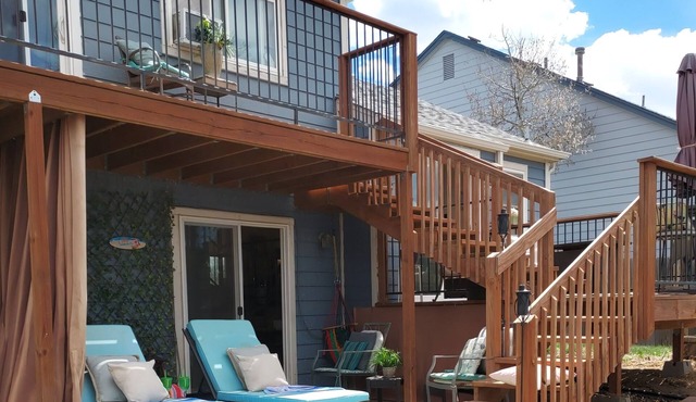 Boho Comfort & Mountain View! Your pup wants u to bring em to the BEST dog park!