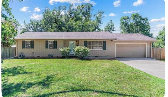 Boho Cottage 3 Bed 2 Bath Home Close to Hospital