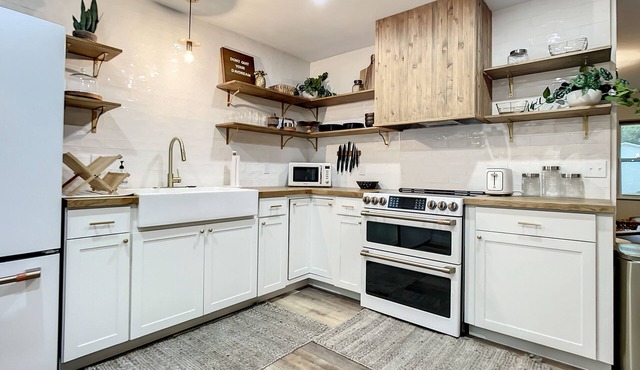 Boho Cottage by Blue Springs- 3 Bedrooms- 6 guests