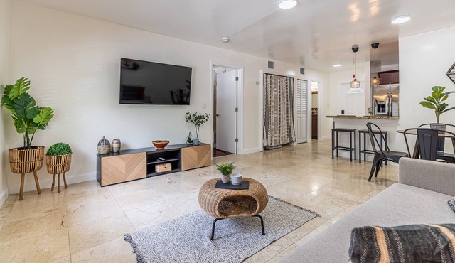 Boho & Cozy 1 Bedroom Condo