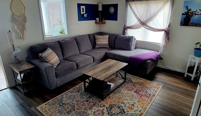 Boho cozy 3 bedroom cottage close to Syracuse and Oswego with waterfront views.