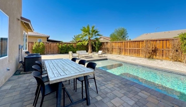 Boho Desert Stay w/BBQ & Hot Tub