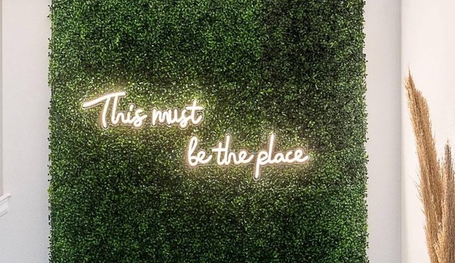 Boho Dream House - 5 minutes from the Airport!