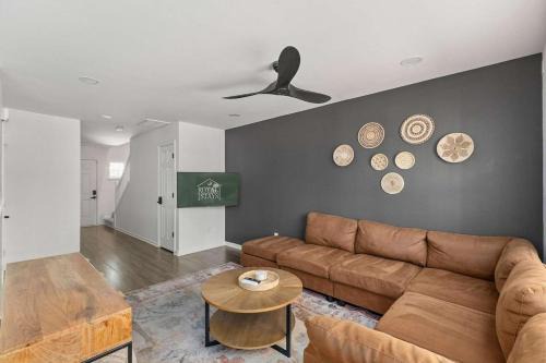 Boho Ferry- Mins from Credit One- Pet Friendly