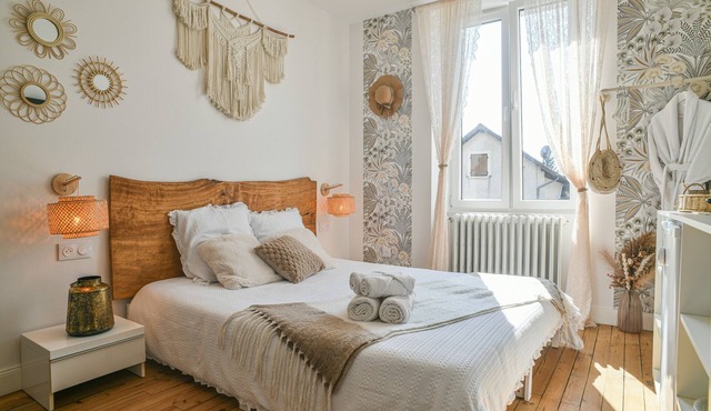 Boho Room with Garden and Private Jacuzzi Option
