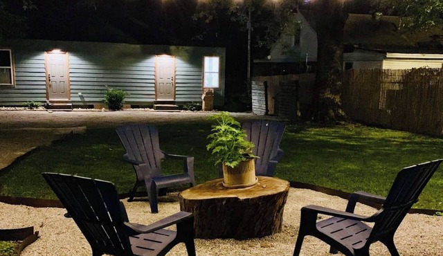 Boho Groove - urban studio with relaxing backyard