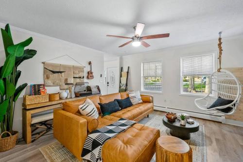 Boho Haven Hideaway - Walk to Pool,Theater,Arcades, Firepit, Lake Access