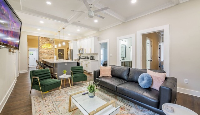 Boho Home with driveway and lots of onsuite baths!