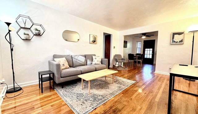 BOHO Inspired, Pet Friendly, 2 bed 1 bath Apartment