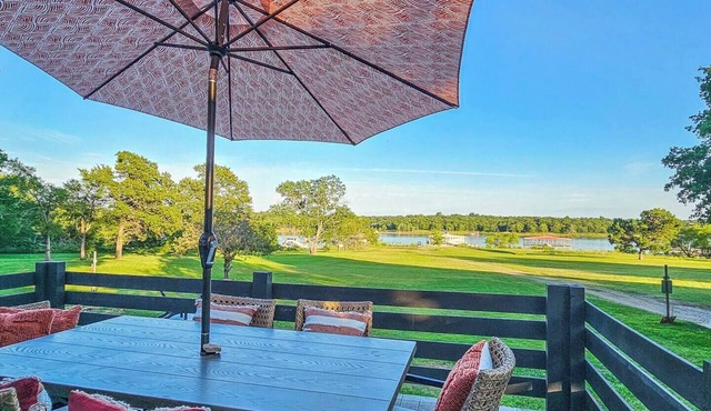 Boho Lakefront Den in Porum Landing