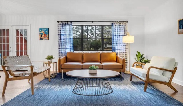 Boho Living Close to Expo/TU